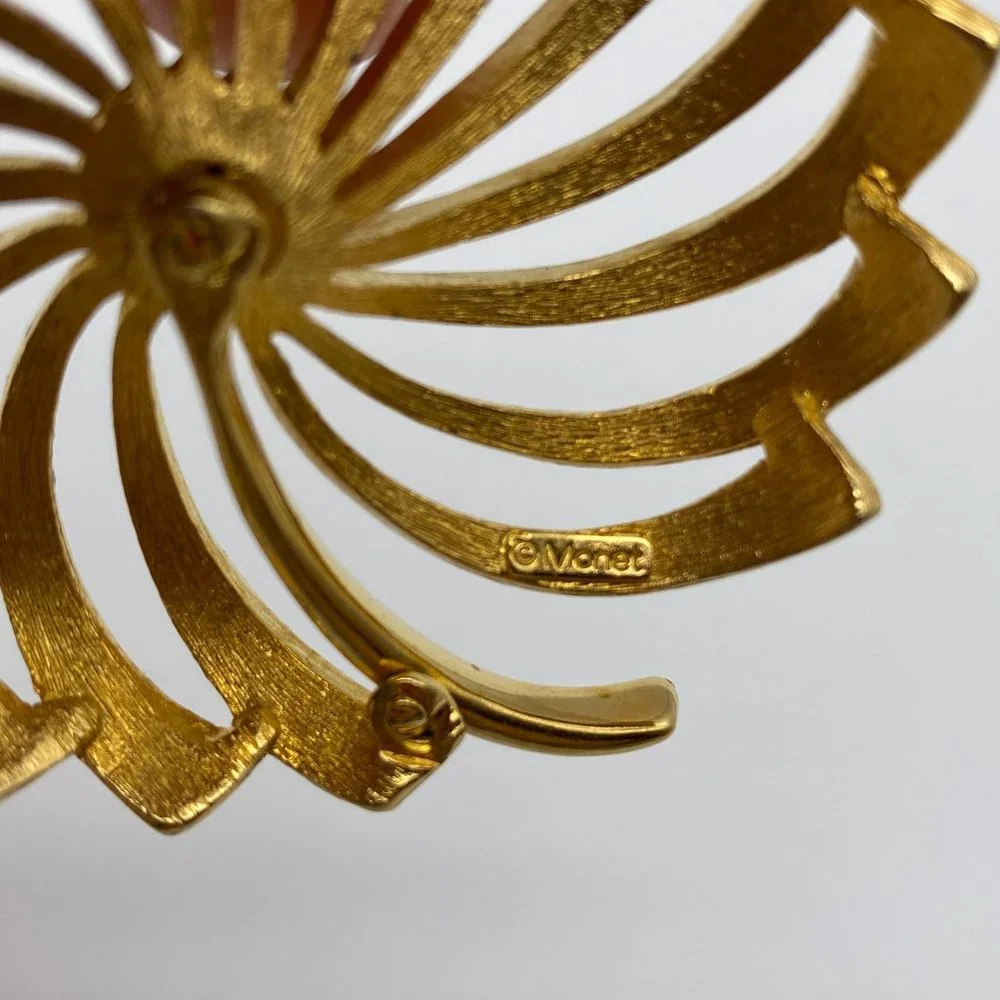 Vintage Monet‎ gold tone pin wheel brooch lapel pin flower